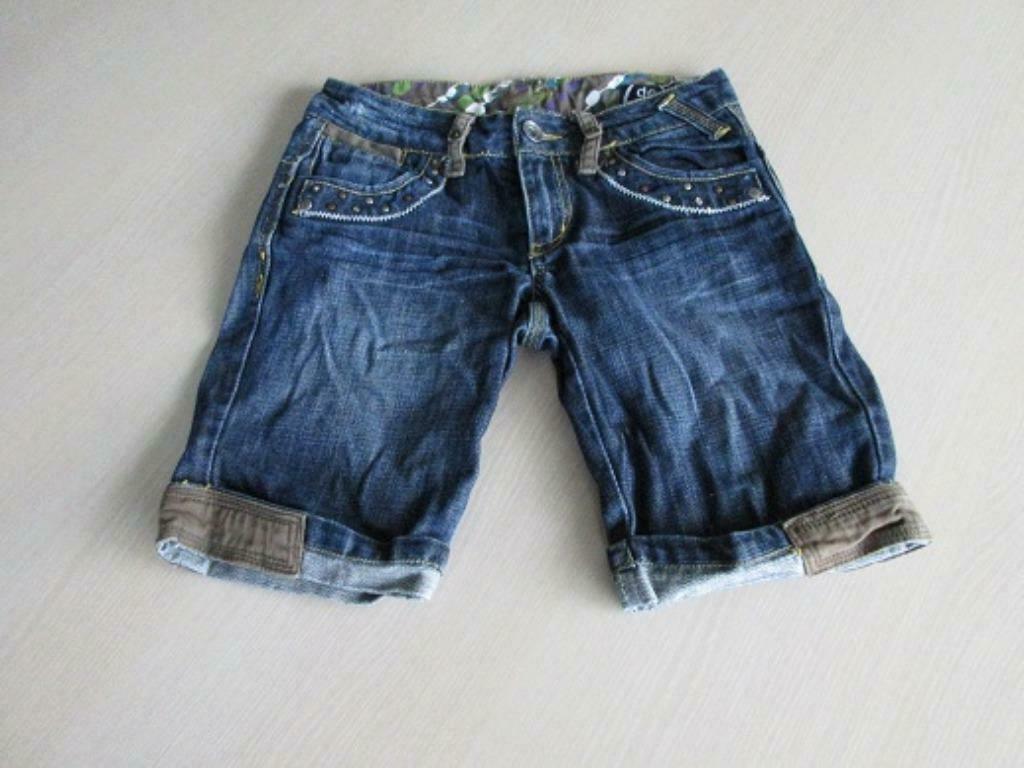 Stoere lange short met versieringen maat 14 jaar, Pantalon, Female Outfitters' Nation, Enlèvement ou Envoi, Comme neuf