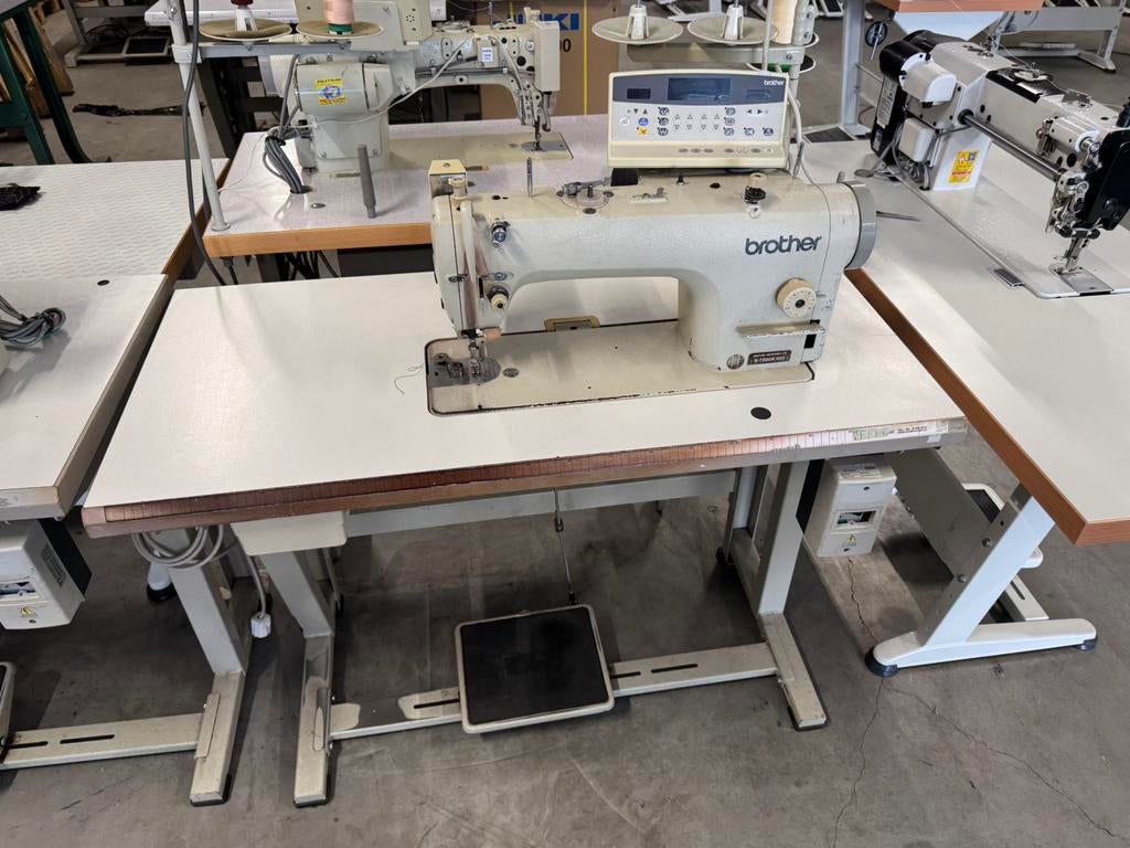Industriele naaiamchine brother vol automaat rechtstik 220v, Enlèvement ou Envoi, Machine à coudre, Industrie, Utilisé