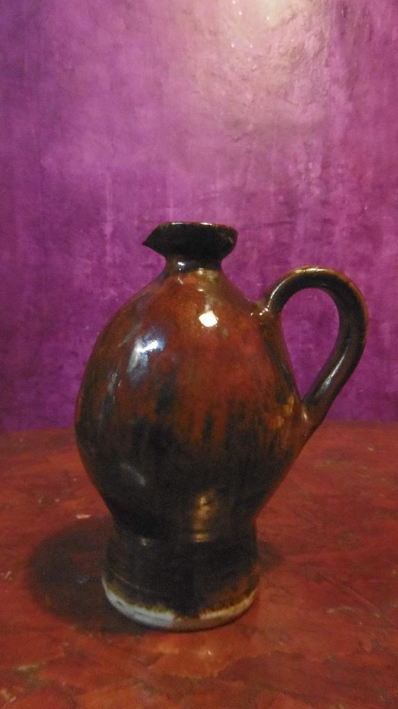pichet en grès signé, Antiquités & Art, Antiquités | Céramique & Poterie, Enlèvement ou Envoi