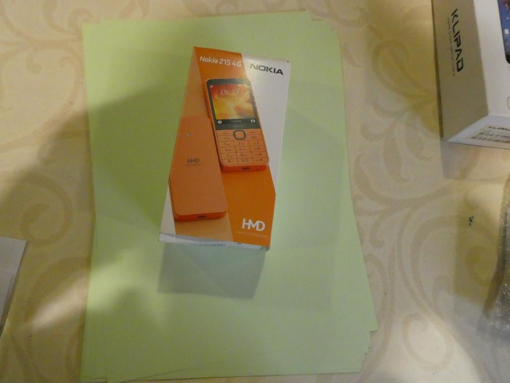 nieuwe GSM NOKIA 215 GH, Telecommunicatie, Ophalen, Zwart, Nieuw, Klassiek of Candybar