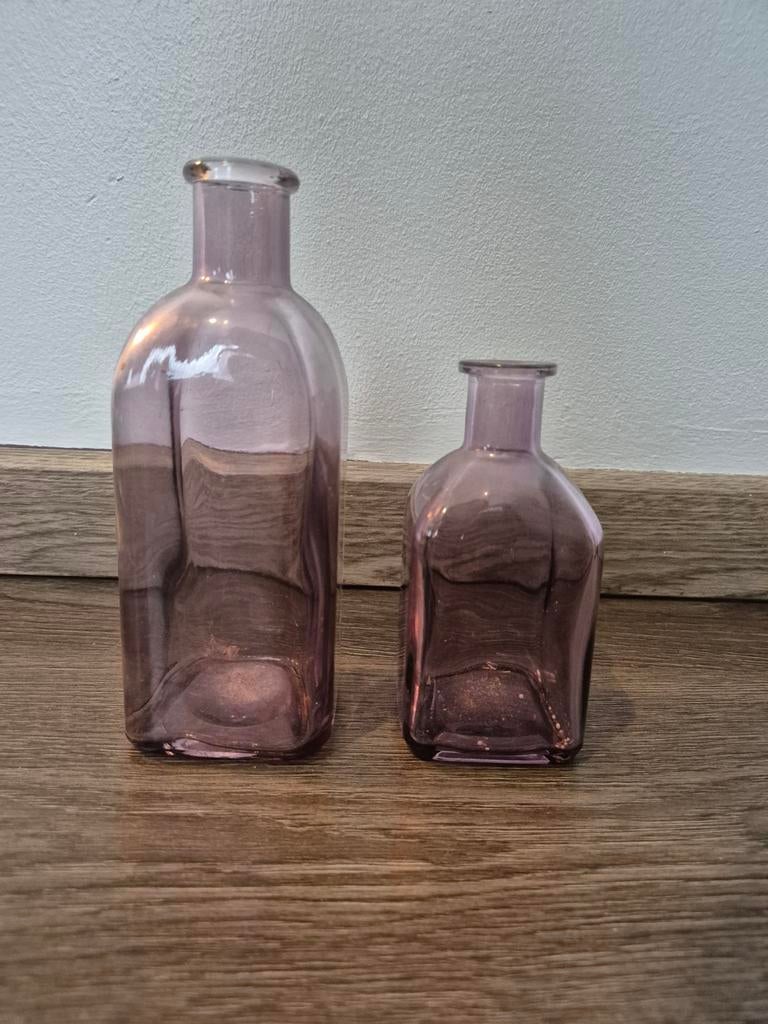 Ensemble de 2 vases/bouteilles décoratives en verre violet, Enlèvement