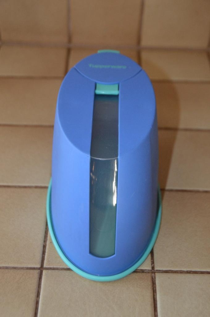 TUPPERWARE Elite blauwe doos 1,2 l Zeer goede staat!, Huis en Inrichting, Ophalen of Verzenden, Zo goed als nieuw, Groen, Bus of Trommel