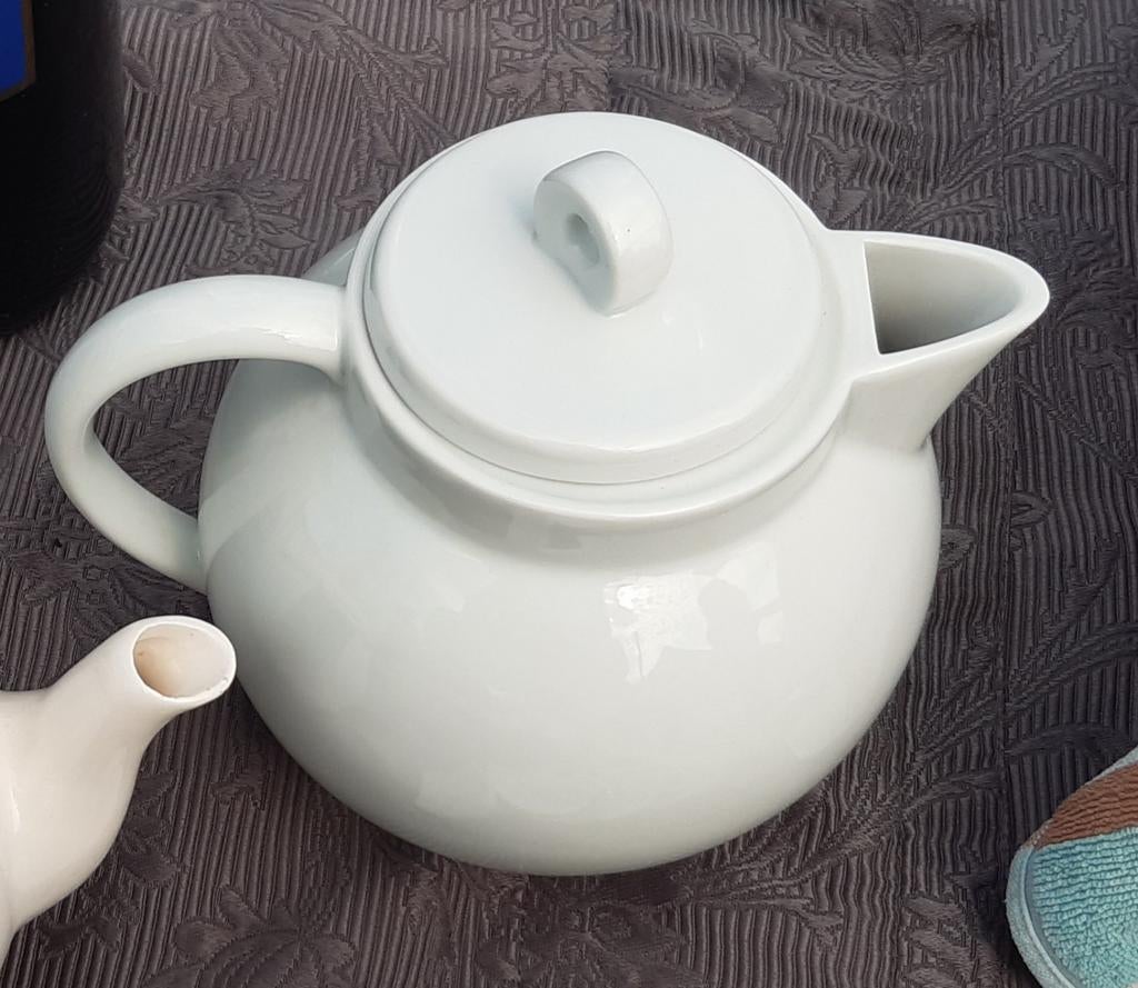 Theepot modern. Ikea, Ophalen, Zo goed als nieuw, Porselein
