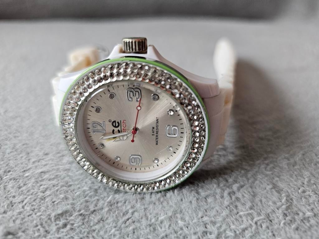 Montre femme ice watch, Bijoux, Sacs & Beauté, Montres | Femmes, Enlèvement ou Envoi, Comme neuf
