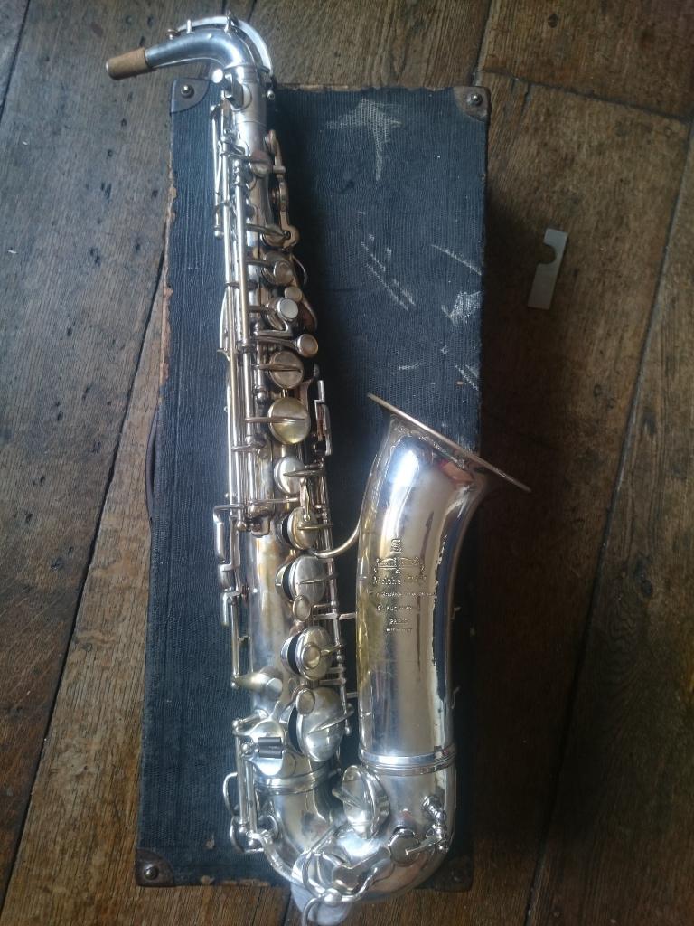 Saxophone alto Adolphe Sax, Muziek en Instrumenten, Ophalen of Verzenden, Zo goed als nieuw, Alt, Met koffer
