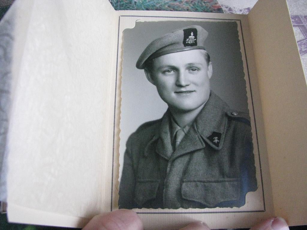 Portrait vintage de l'armée militaire belge, dossier de 1952, Collections, Photos & Gravures, Enlèvement ou Envoi, Photo, Comme neuf