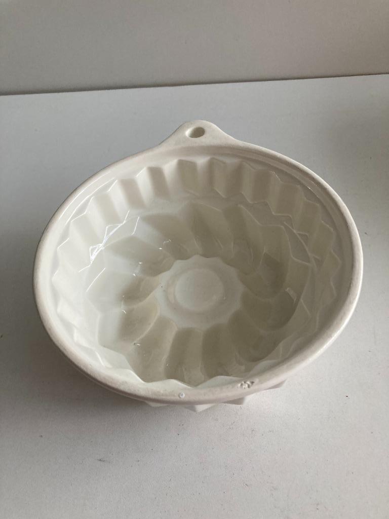 Kleine ronde puddingvorm in keramiek ( wit ), Antiek en Kunst, Ophalen of Verzenden
