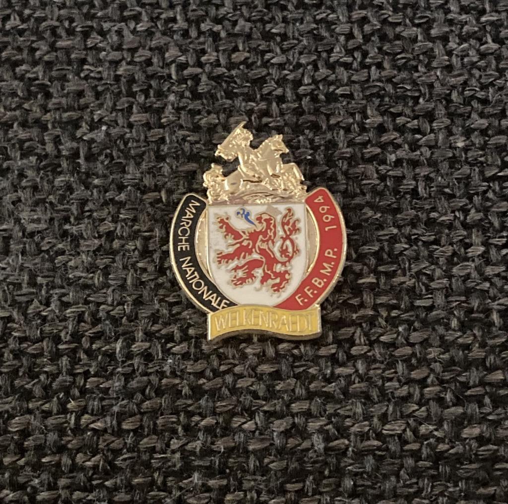 PIN - FFBMP - MARCHE NATIONALE WELKENRAEDT - VLAAMSE LEEUW, Verzenden, Gebruikt, Overige onderwerpen, Speldje of Pin