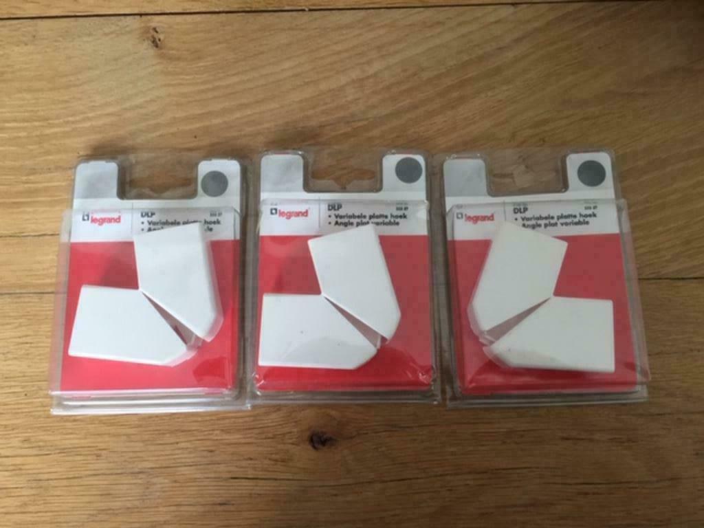Legrand variabele platte hoek kabelgoot 3 stuks, Doe-het-zelf en Bouw, Plinten en Afwerking, Kunststof, Ophalen of Verzenden, Minder dan 100 cm