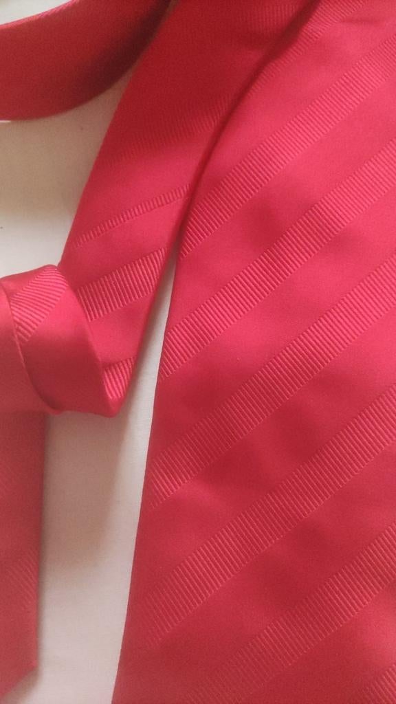 Scarlet red tie - 100% silk, Ophalen of Verzenden, Zo goed als nieuw