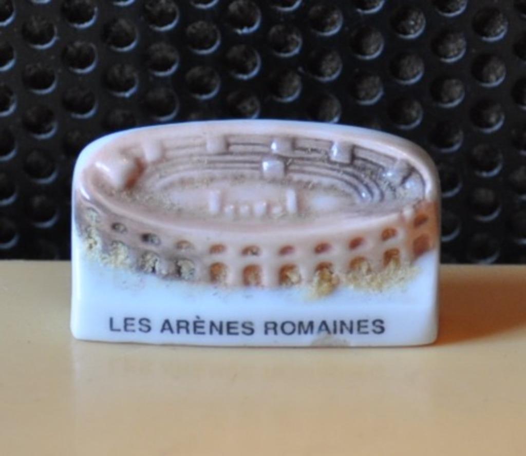feve en porcelaine les arènes romaines, Ophalen of Verzenden, Zo goed als nieuw