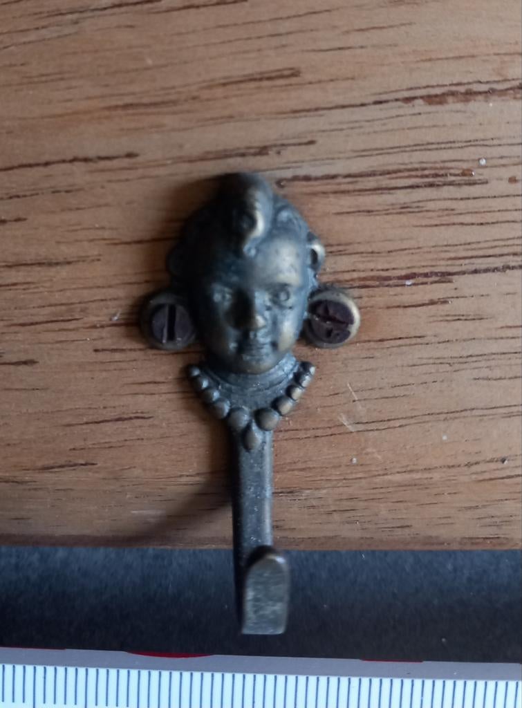 Oude kapstok met koperen haken -> 10€, Ophalen