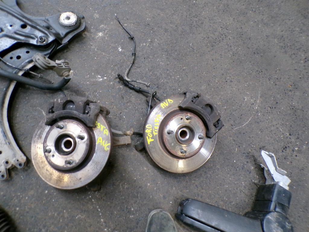 Moyeu avant droit Ford Fiesta 6 1.6TDCi 70kw 2008-2012, Enlèvement, Utilisé, Ford
