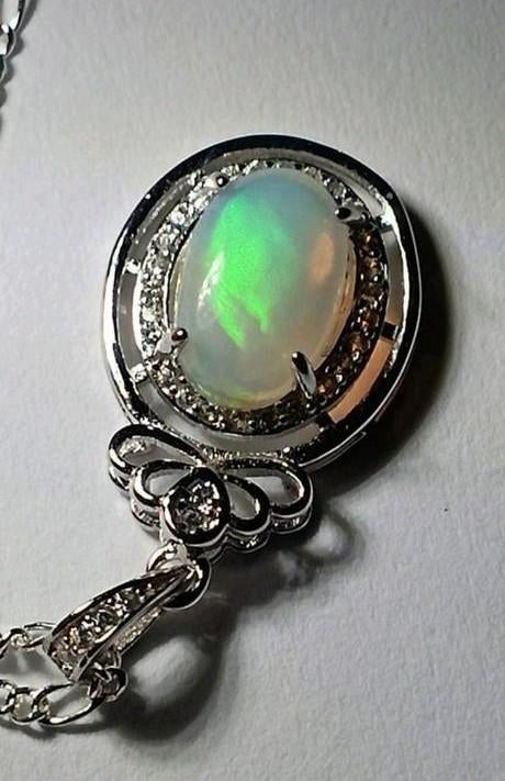 Zeer mooie hanger van sterling zilver met een sublieme opaal, Ophalen, Nieuw, Met edelsteen, Zilver