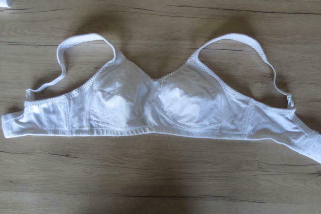 BH Amoena Nora EU 90 A NIEUW, Kleding | Dames, Ondergoed en Lingerie, BH, Wit, Ophalen of Verzenden