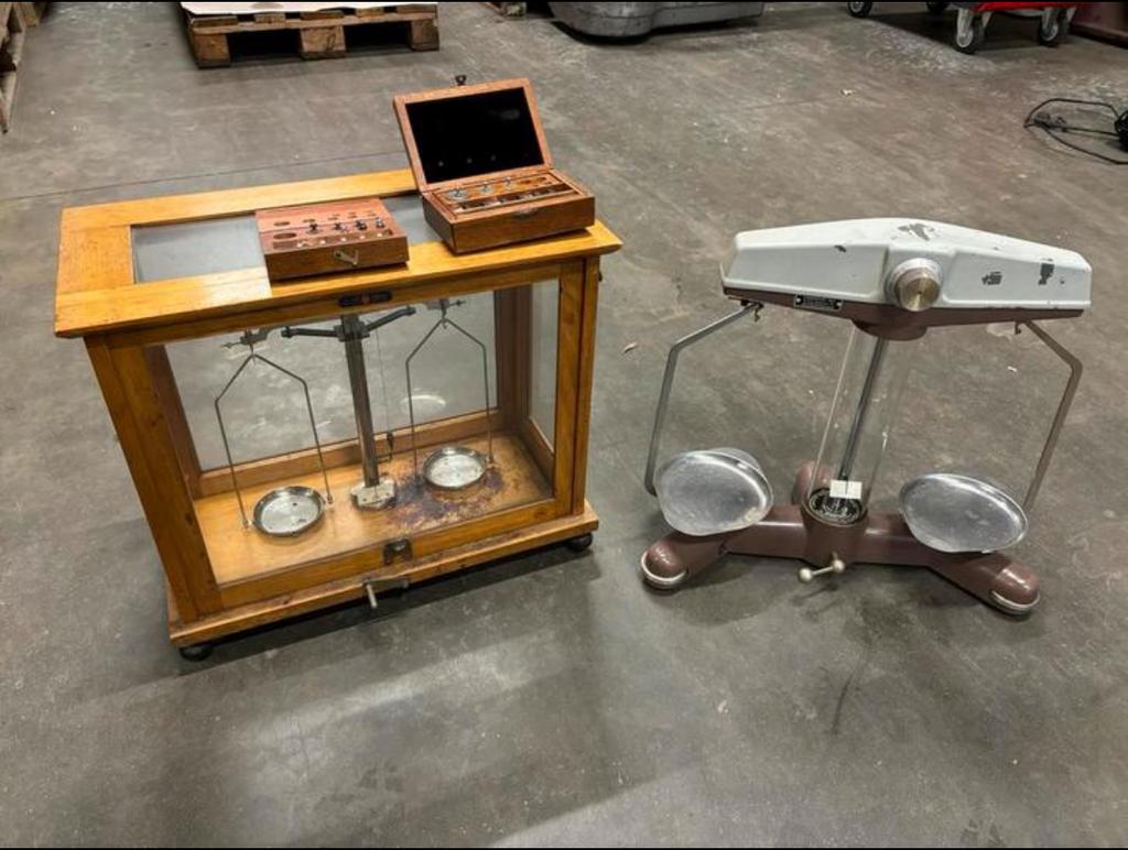 2x apothekers weegschaal apotheek precisie bascule medicatie, Ophalen
