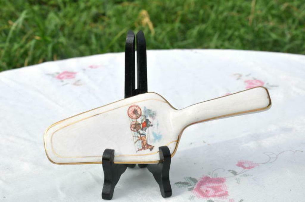 §  pelle a tarte en faience, Antiquités & Art, Enlèvement ou Envoi