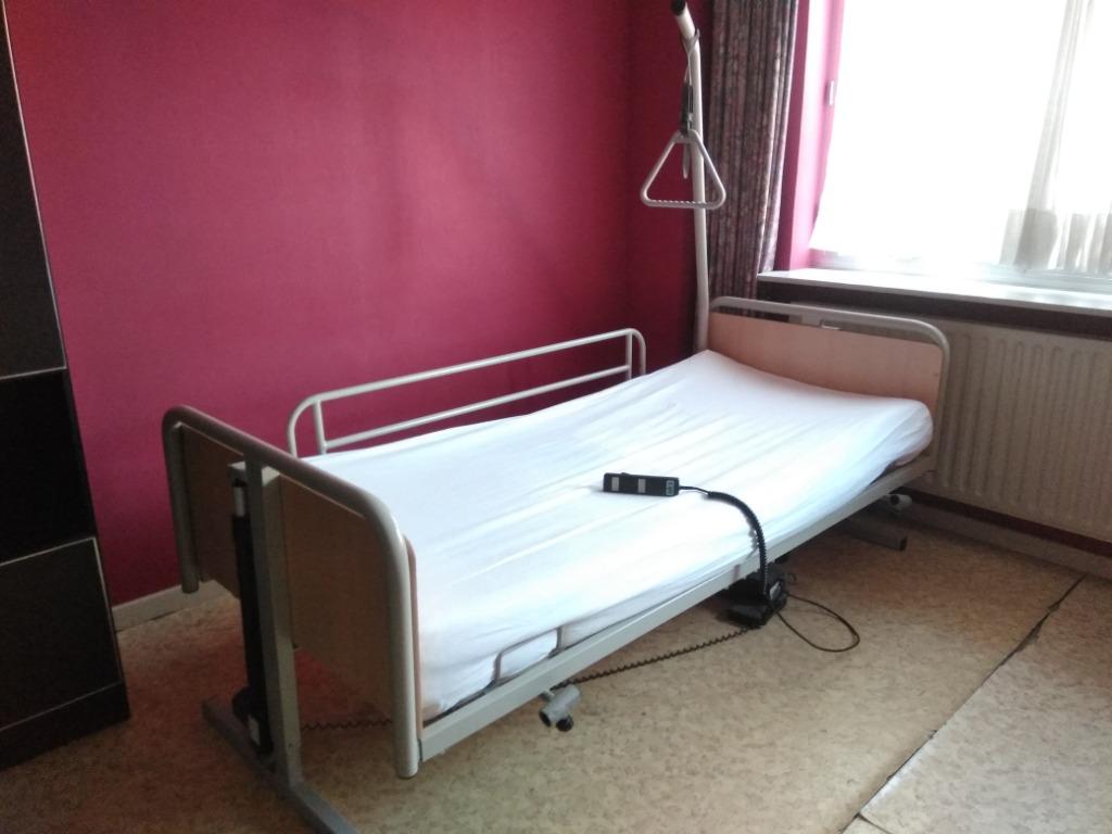 Gemotoriseerd ziekenhuisbed compleet met matras, uitstekende, Ophalen