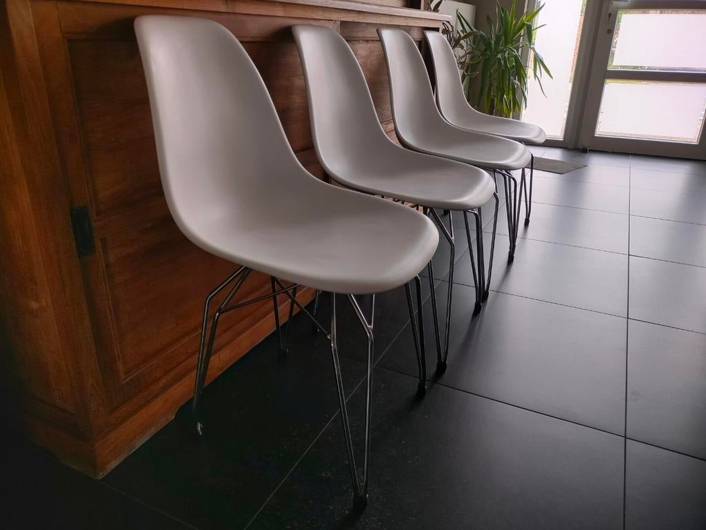 Keukenstoelen: kunststof zitting, chrome onderstel, Ophalen, Zo goed als nieuw, Kunststof