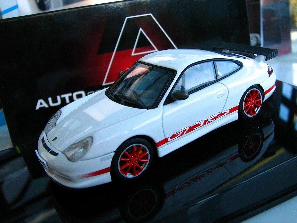 Porsche 996 GT3 RS 2004 wit-rood- AutoArt 1:43, Enlèvement ou Envoi, Comme neuf, Voiture, Autres marques