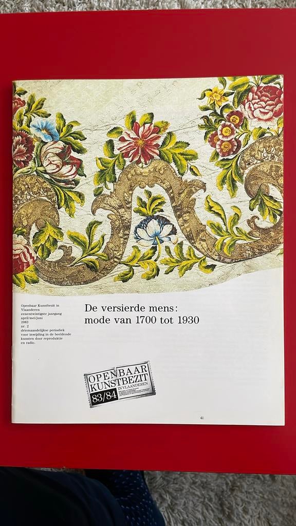 OKV De Versierde Mens - mode 1700-1930  Openbaar Kunstbezit, Boeken, Ophalen of Verzenden, Zo goed als nieuw
