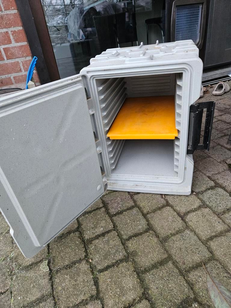 Boîte isotherme pour transporter les repas., Enlèvement