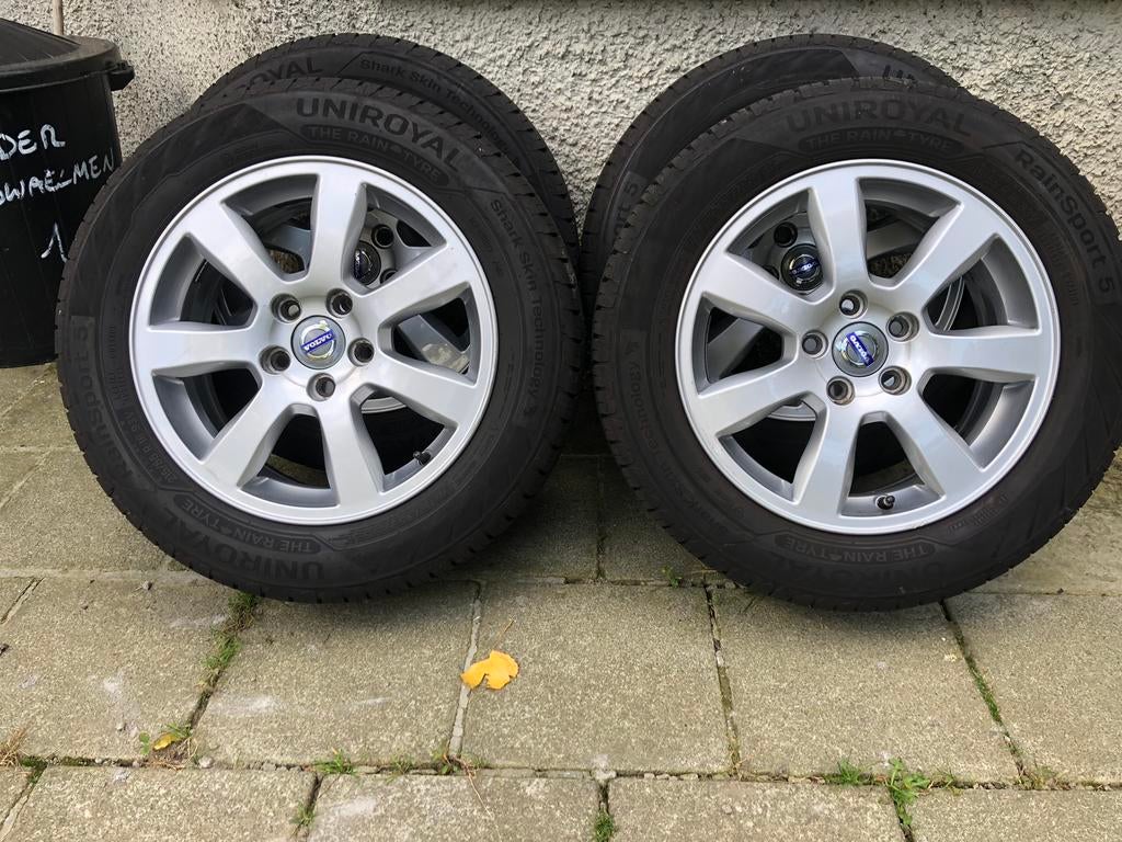 4 Pneus Uniroyal r16 + Jantes Volvo originaux, Pneus et Jantes, 16 pouces, Pneus été, Enlèvement