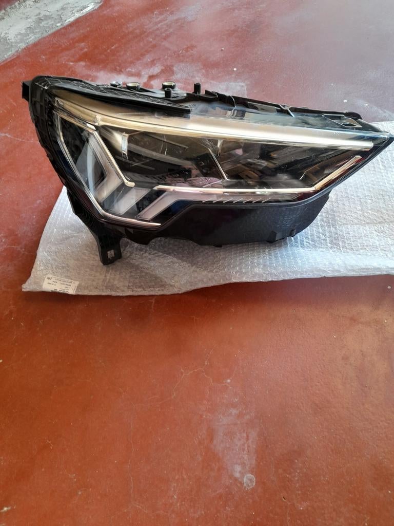 Phare origina led Audi Q3 cote droite 88A 941 034, Autos : Pièces & Accessoires, Éclairage, Enlèvement ou Envoi