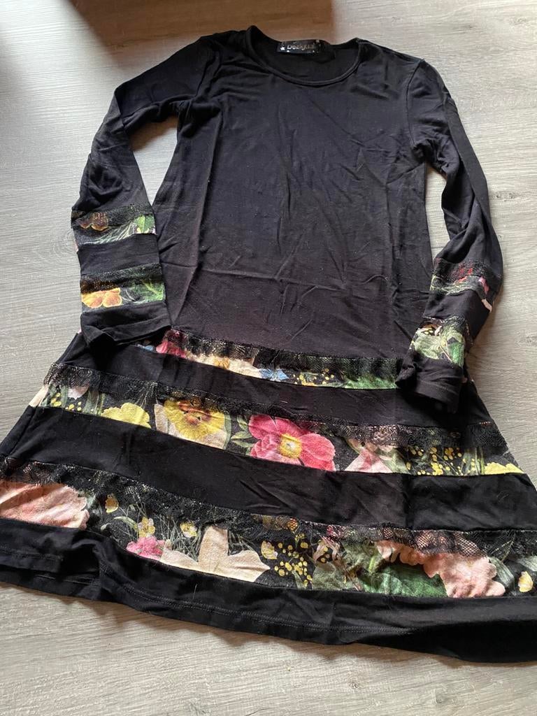 Robe Desigual noire avec volants motifs fleuris 9-10 ans, Enlèvement ou Envoi