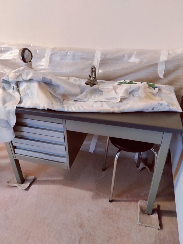 Metalen bureau + stoeltje, Ophalen