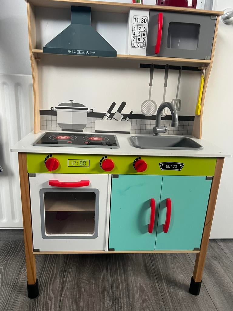 Speelkeuken + een bak vol toebehoren, Ophalen, Zo goed als nieuw, Hout, Speelkeuken