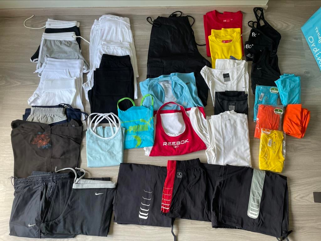 Vêtements  et chaussures femme + homme, Enlèvement, Comme neuf