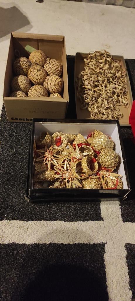 Kerst , Houten slingers, kerstballen en kerstfiguurtjes., Enlèvement