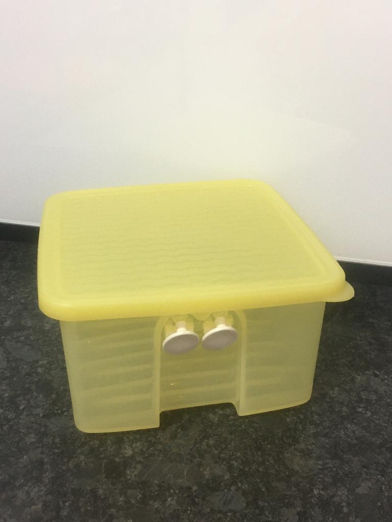 Boîte conservation Tupperware, Enlèvement ou Envoi, Comme neuf, Jaune, Boîte