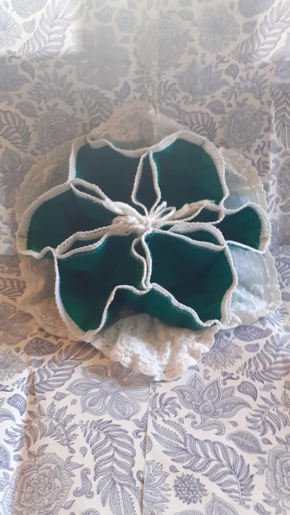 Corbeille tissu et dentelle pour petit pain de table, Enlèvement ou Envoi