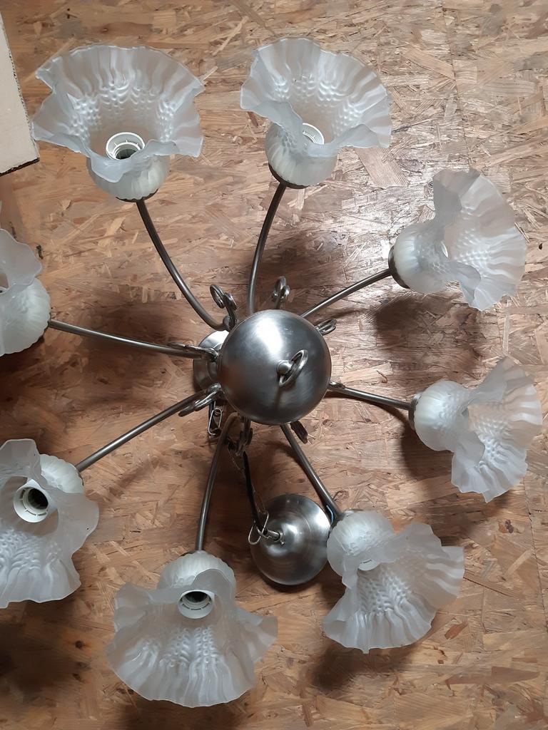 Lutre en leton avec 8 branches tulipes en opaline en tres bo, Maison & Meubles, Enlèvement, Comme neuf
