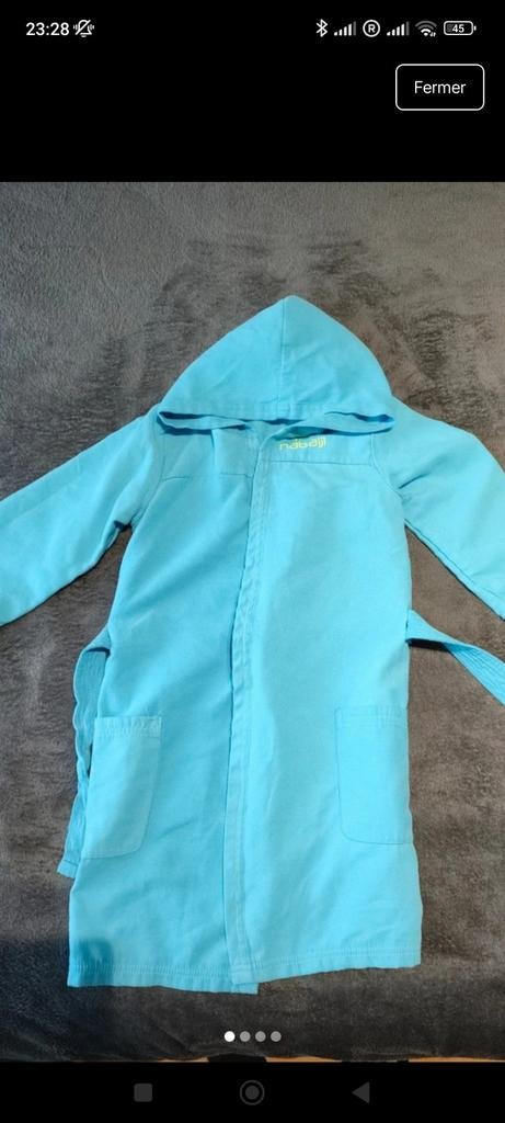 Badjas voor kinderen bij het zwembad