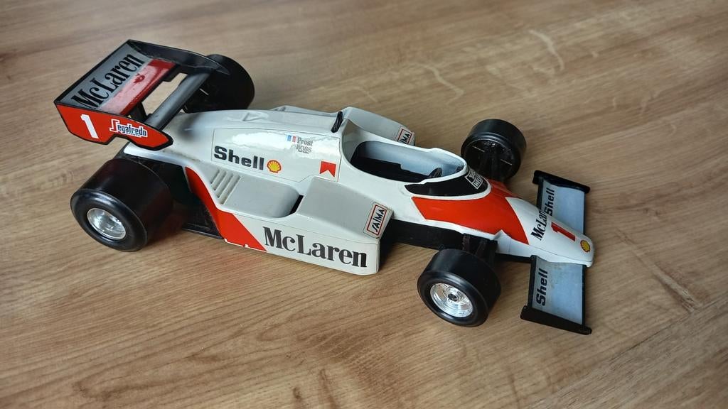 1/24 Mc Laren MP4/2 (Bburago), Ophalen of Verzenden, Zo goed als nieuw