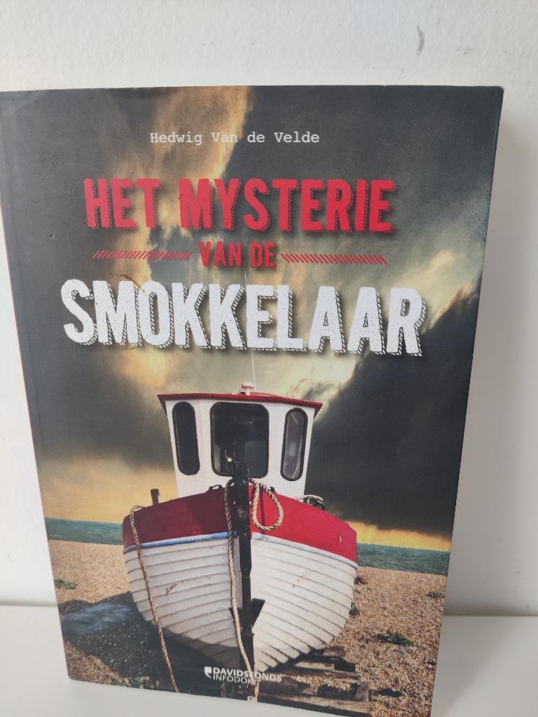 Jeugdboek: Het mysterie van de smokkelaar, Boeken, Ophalen of Verzenden, Zo goed als nieuw, Hedwig Van de Velde, Fictie