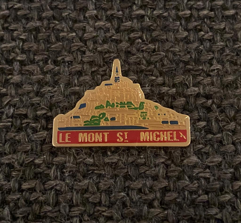 PIN - LE MONT SAINT MICHEL - FRANCE - FRANKRIJK, Verzamelen, Verzenden, Gebruikt, Stad of Land, Speldje of Pin