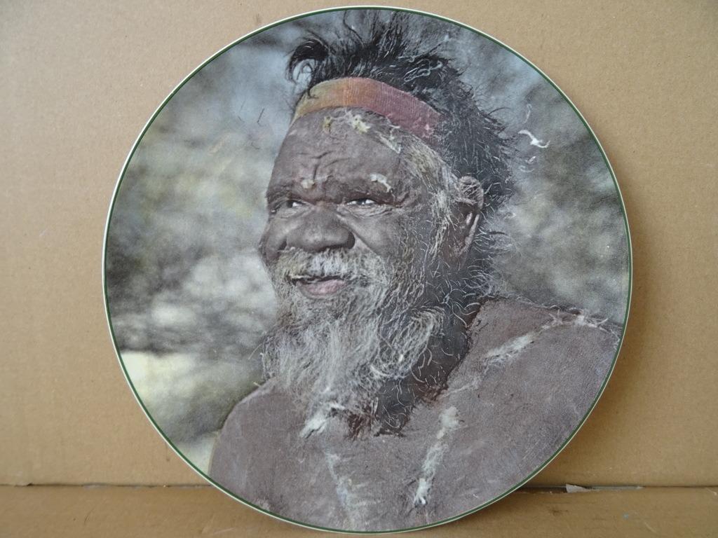 Bord sierbord Royal Doulton England Australian Aborigine, Ophalen of Verzenden, Zo goed als nieuw, Porselein, Bord of Schaal