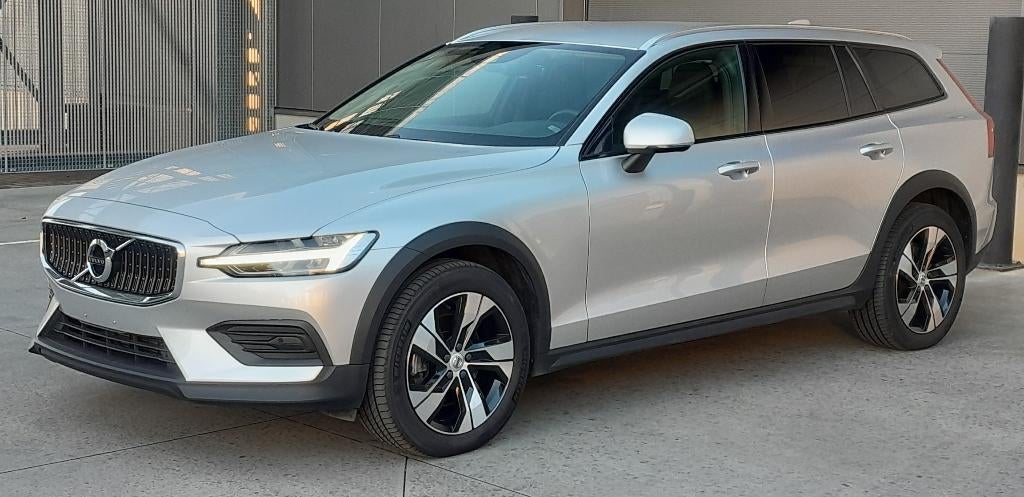 Volvo V60 Cross Country B4 AWD Geartronic | Mild Hybrid, Autos, Argent ou Gris, Entreprise, 2000 kg, Entretenue par le concessionnaire