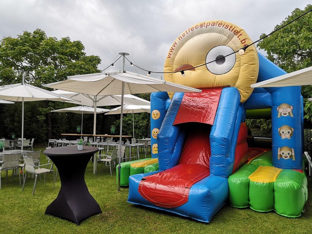 Verhuur springkasteel smiley met glijbaan, Envoi