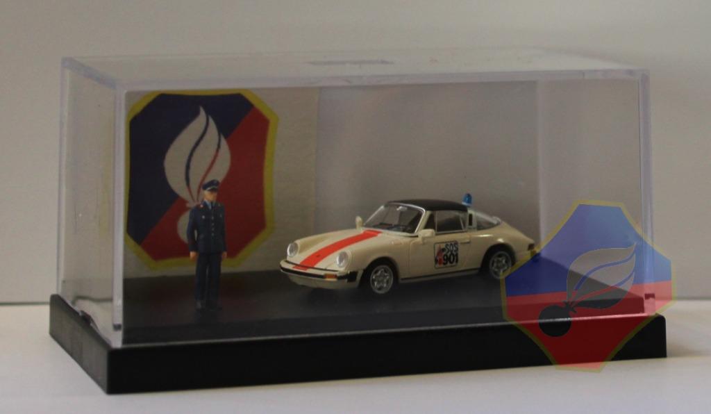 GENDARMERIE PORSCHE 911 TARGA + BOX + FIGURINE  1/87, Envoi, Gendarmerie, Miniature ou Figurine