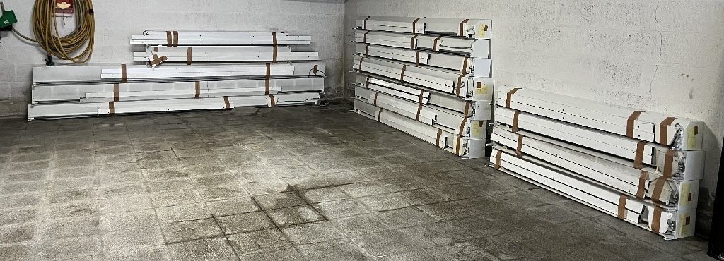 11 witte aluminium voorzetrolluiken, Doe-het-zelf en Bouw, Rolluiken, Ophalen, Gebruikt
