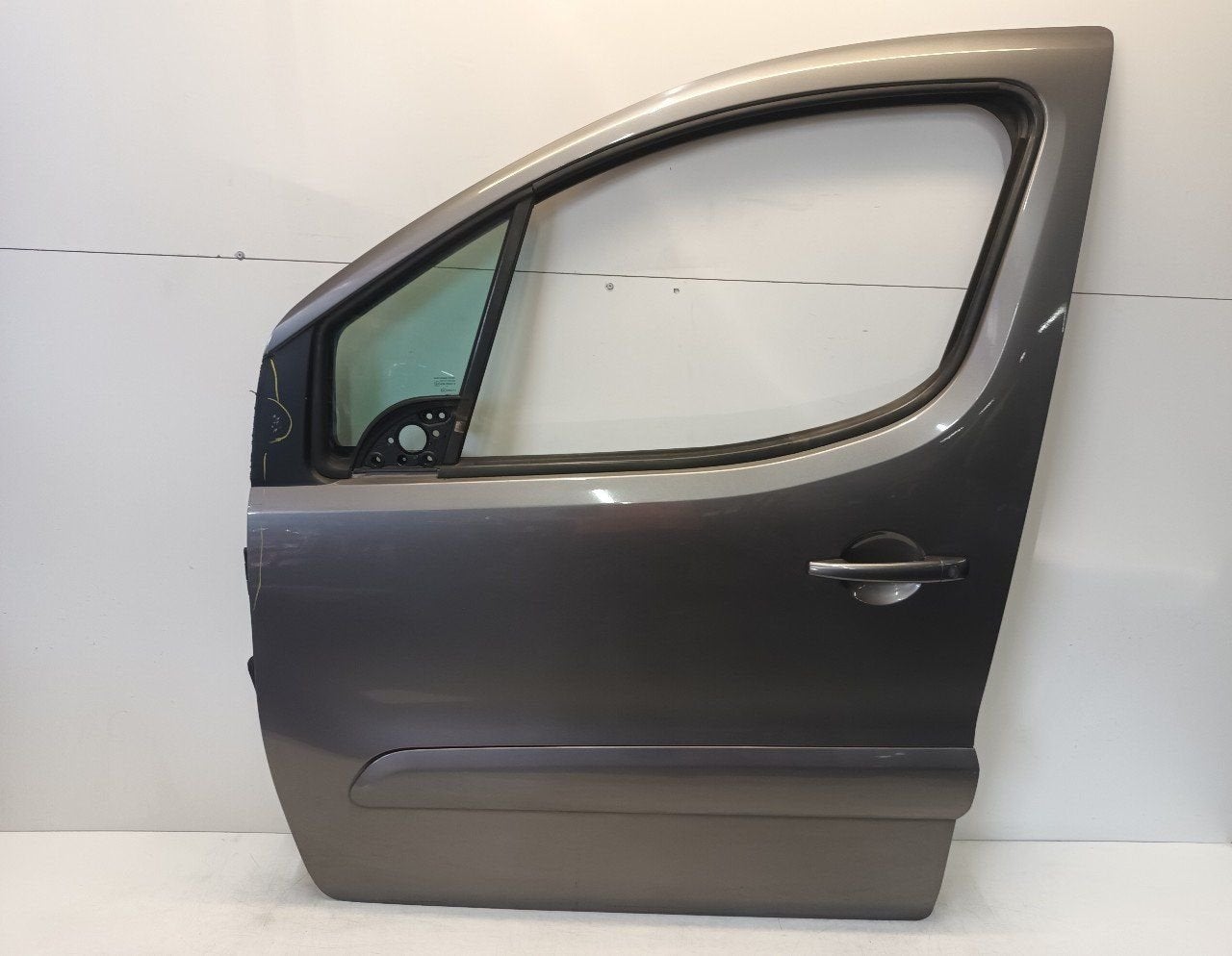 Portier links voor Peugeot Partner, Onderdelen@venauto.nl, Van der Ven Autorecycling B.V., Gebruikt, Ettenseweg 76, 4706 PB Roosendaal, The Netherlands