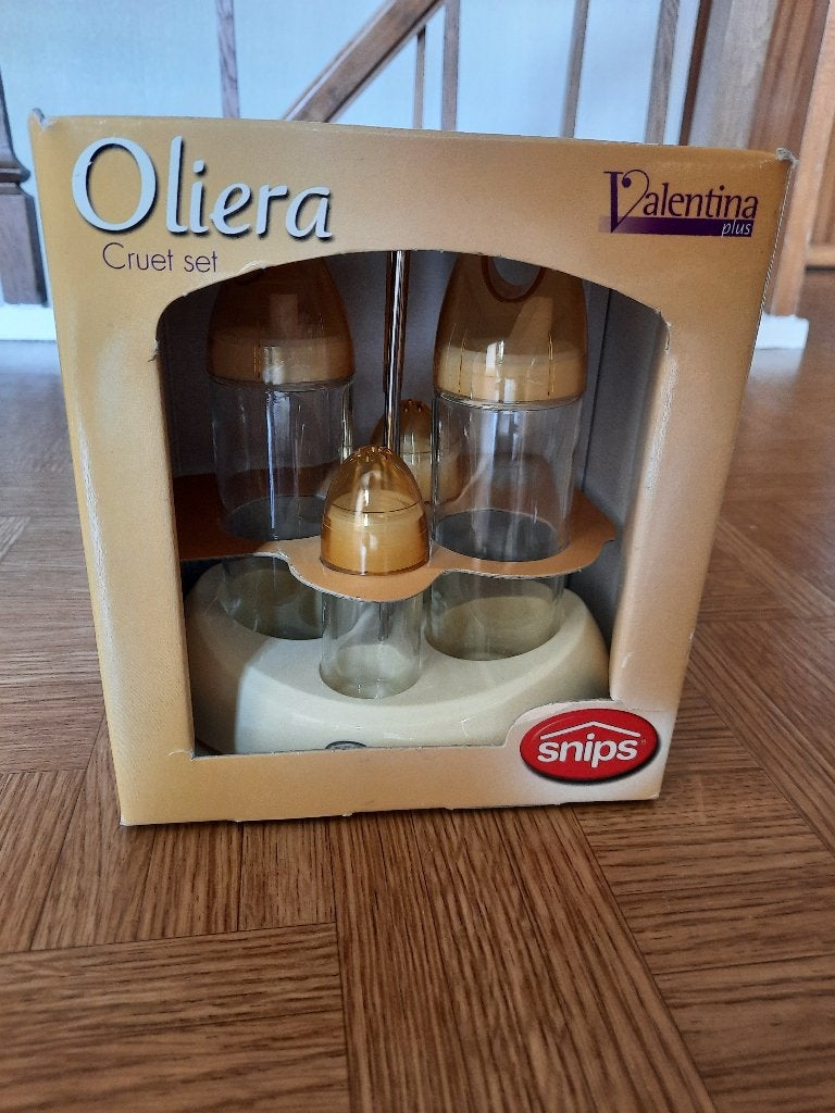 splinternieuw cruet set in doos ongeopend "oliera" valentina, Ophalen of Verzenden, Nieuw