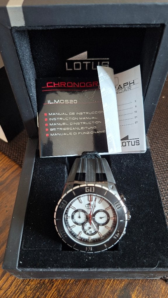 Belle, aussi belle que la nouvelle montre Lotus, Bijoux, Sacs & Beauté, Montre-bracelet, Autres marques, Enlèvement ou Envoi, Synthétique