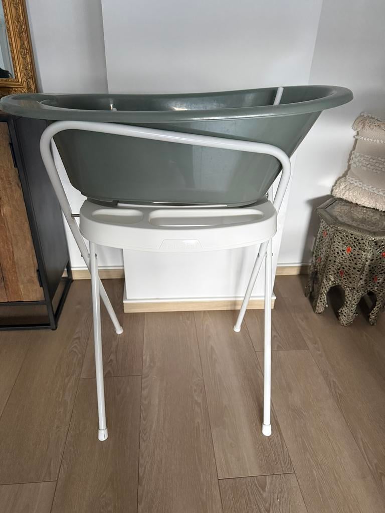 Bad met newborn zitje, afvoerslang en staander, Enfants & Bébés, Bains & Soins, Enlèvement, Utilisé, Standard, Bébé-jou