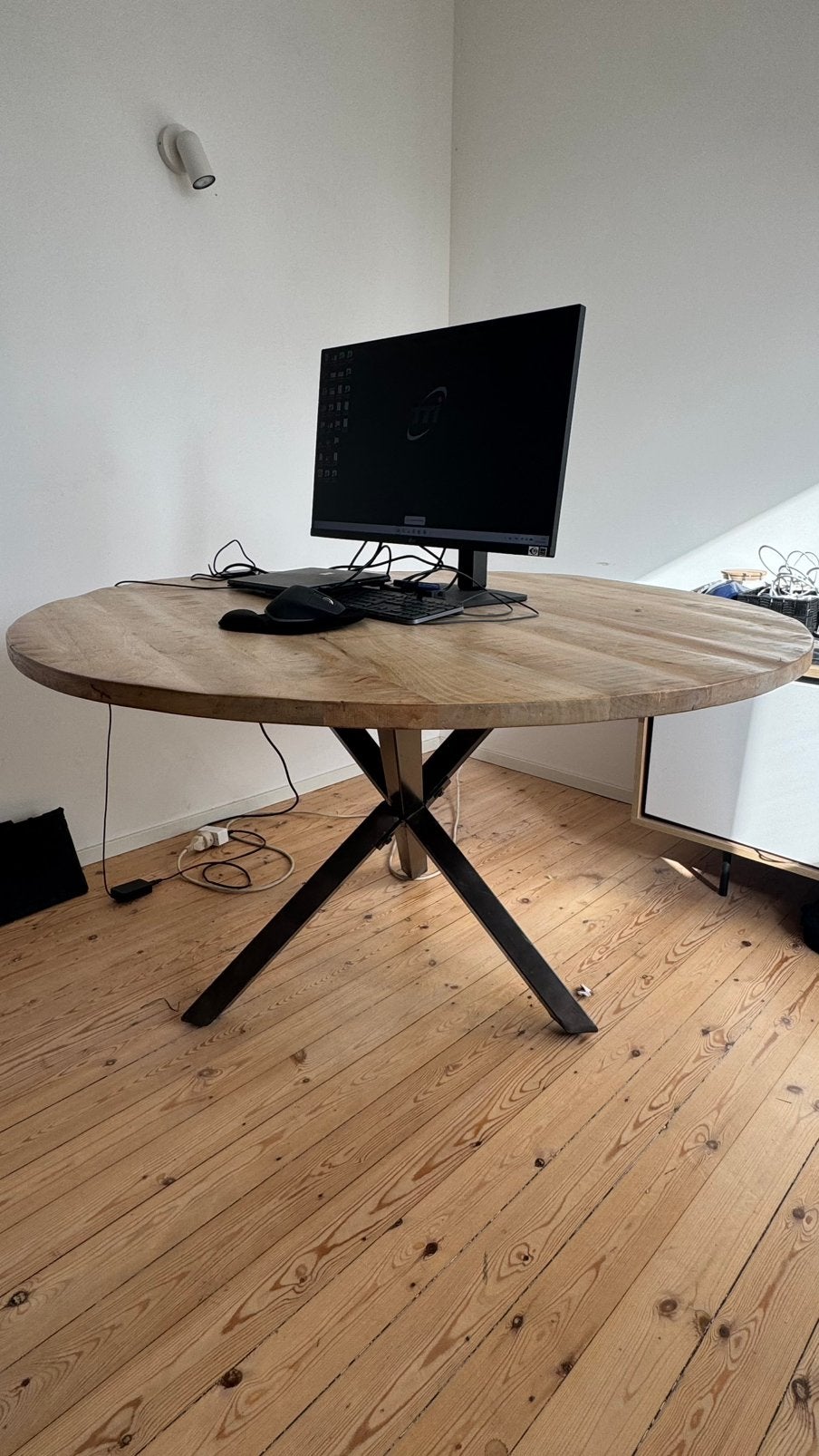 Tafel rond 130cm met of zonder stoelen, Ophalen, Zo goed als nieuw, Rond